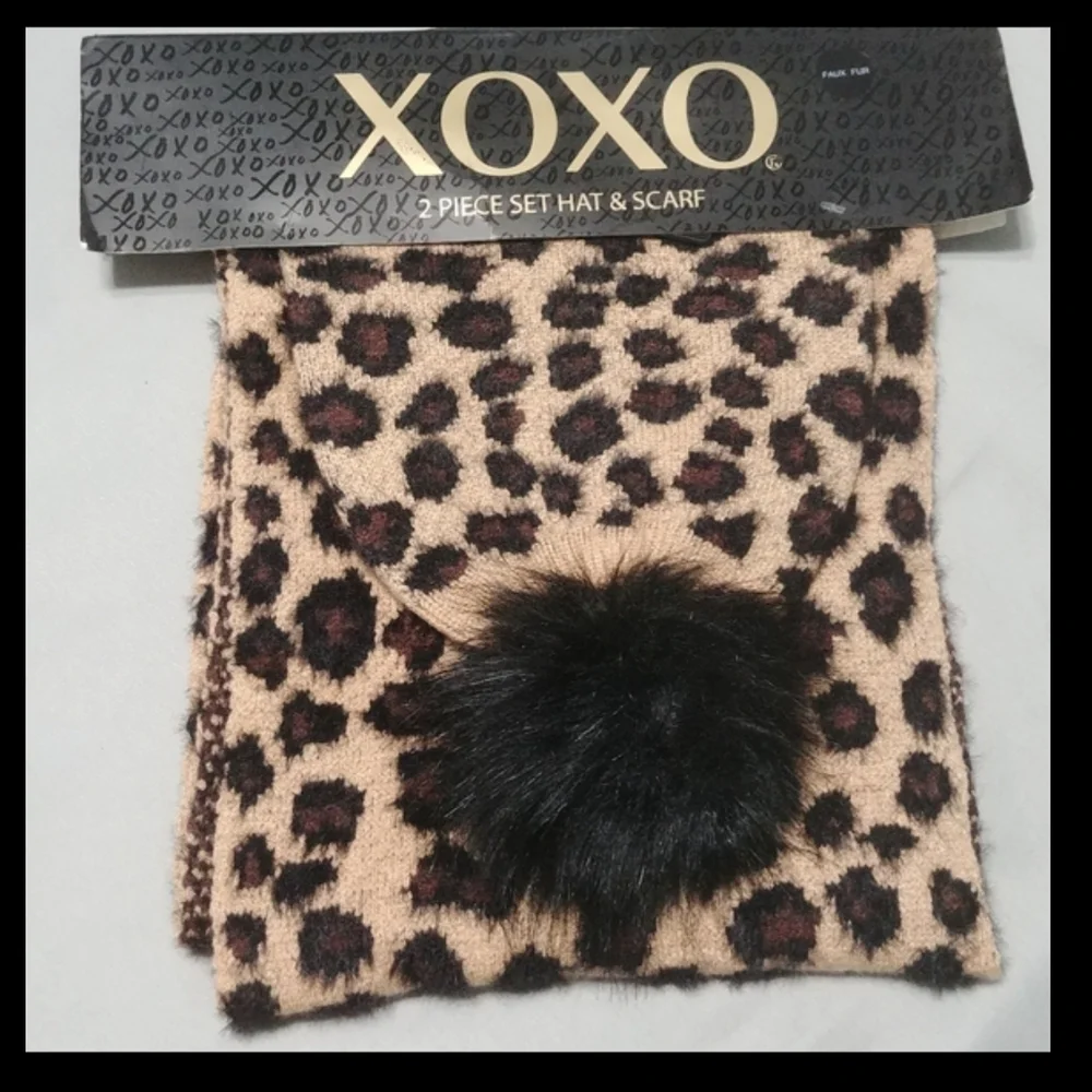 2 piece set Leopard Hat and Leopard Print Scarf Set with Poof, OS  NEW